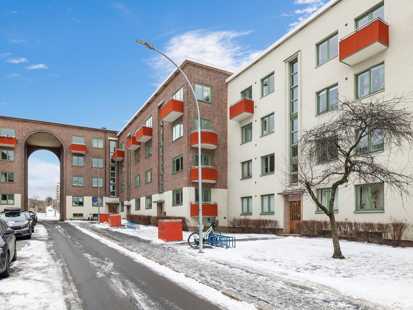 Området har god tilgang til gateparkering og sykkelstativ. Galleribilde