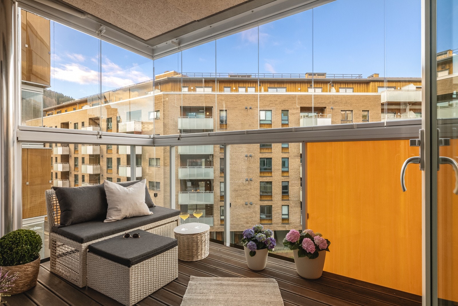 Nydelig selveierleilighet med gjennomgående god standard i attraktive Kronstadparken. Innglasset balkong! Galleribilde