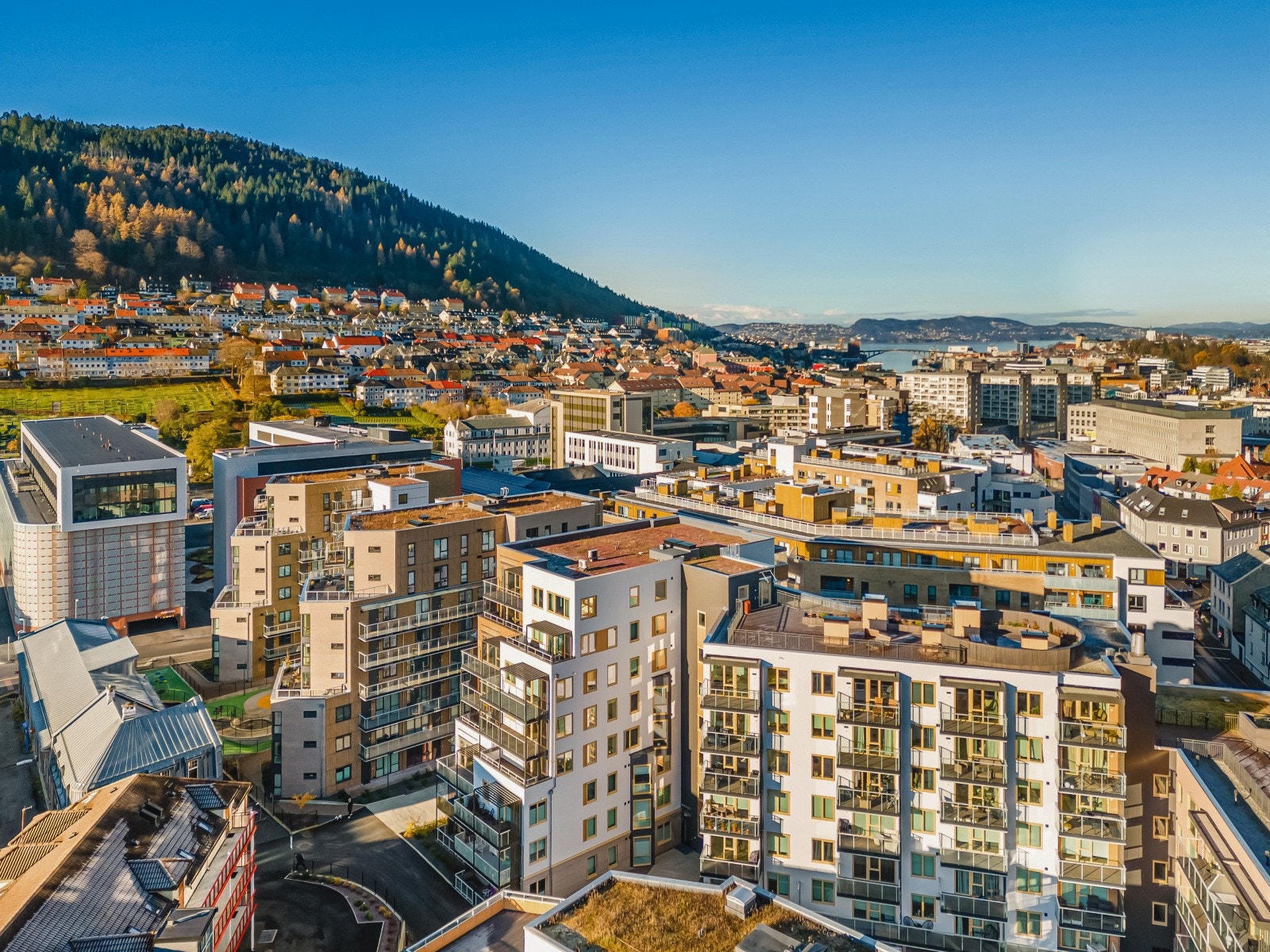 Området Kronstadparken har gjennomgått et betydelig løft de siste årene, og virkelig vært ett av Bergen kommune sine satningsområder - hva gjelder både kollektivtransport, restauranter, dagligvare og boliger. Galleribilde