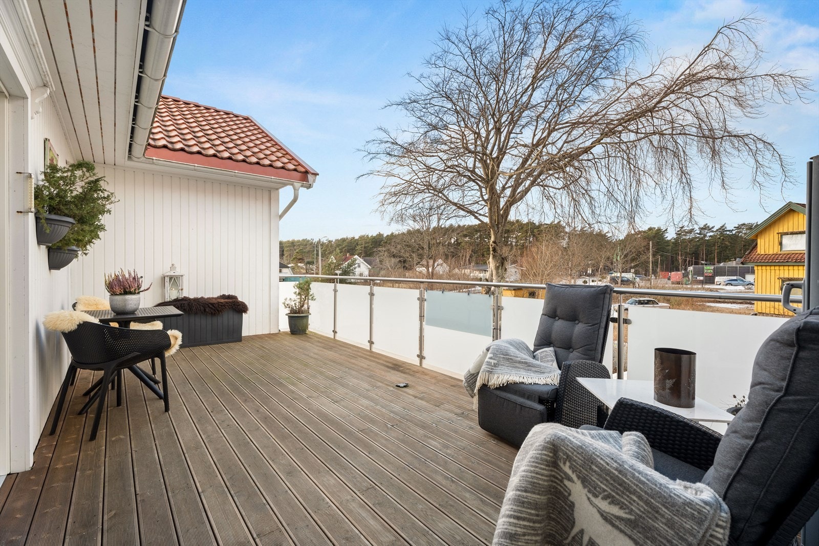 Skjermet vestvendt balkong på ca 21 m². Galleribilde