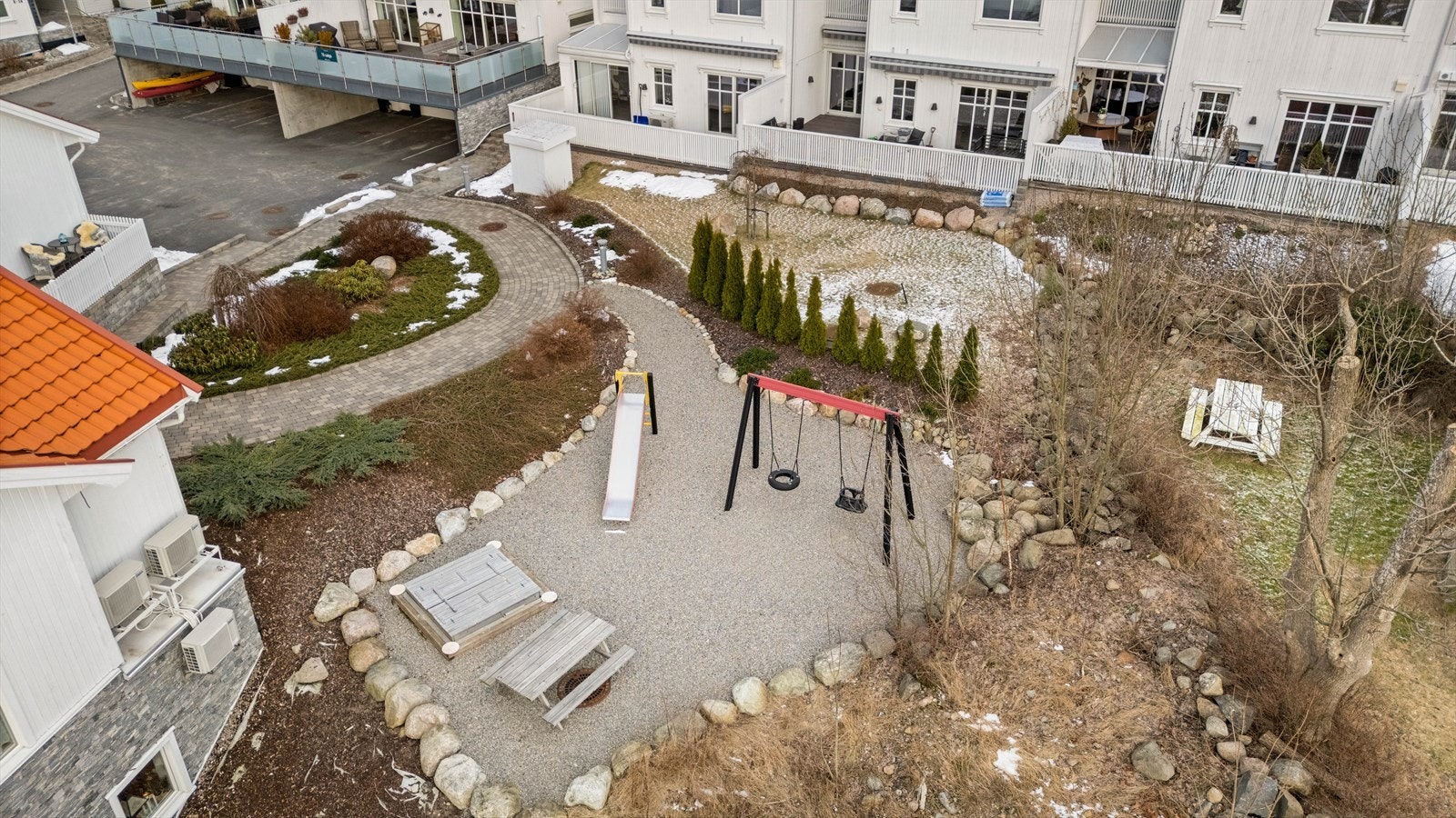 Felles lekeplass. Galleribilde