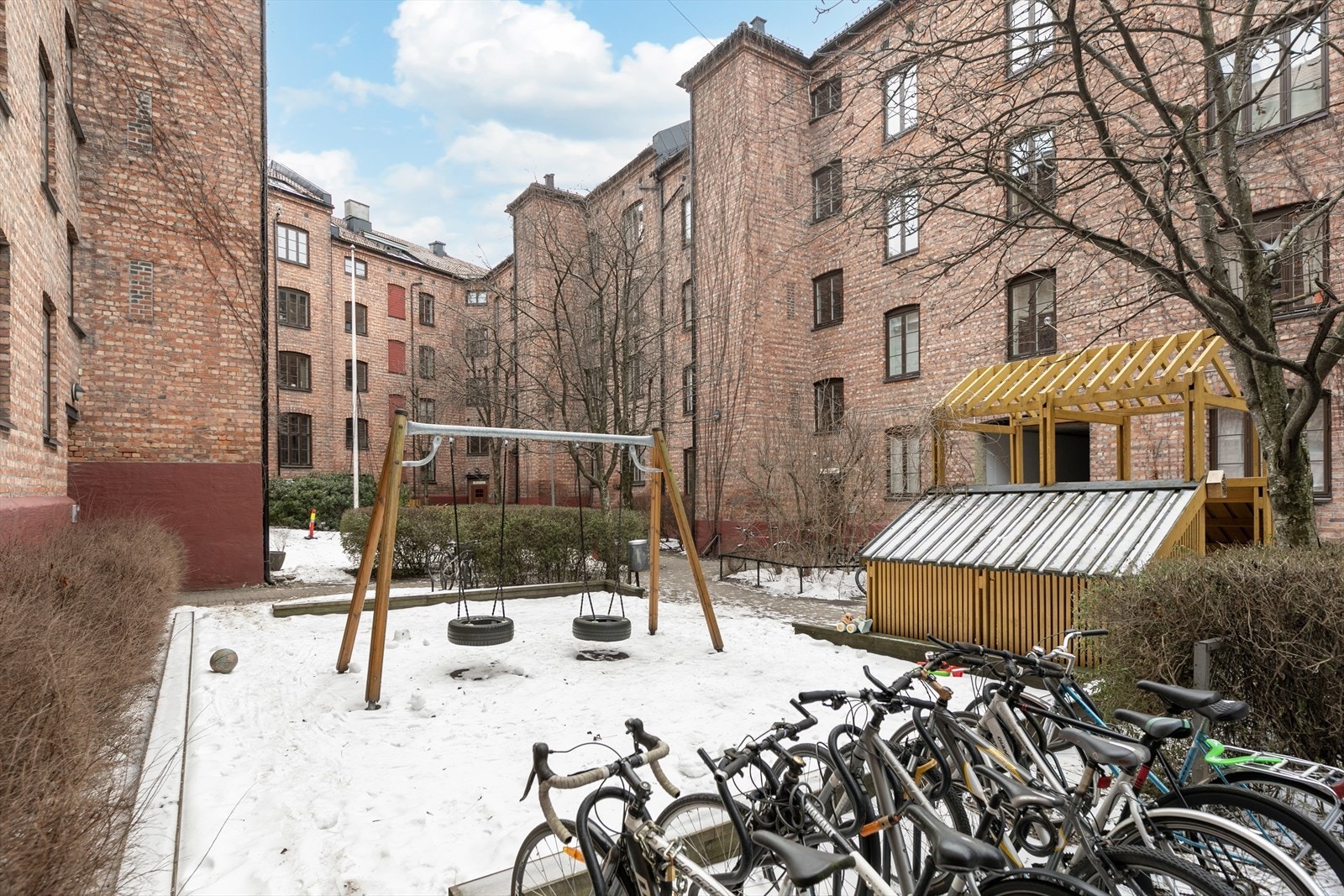 Alle beboere har tilgang på den fantastiske bakgården! Galleribilde