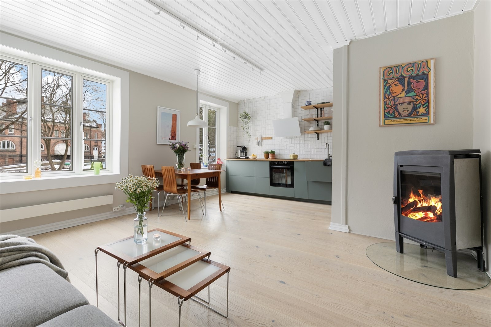 Velkommen til Siebkes gate 4 C! Her får dere en lys og moderne leilighet med populær og rolig beliggenhet i et av Gråbeinkvartalene. Flytt rett inn! Galleribilde