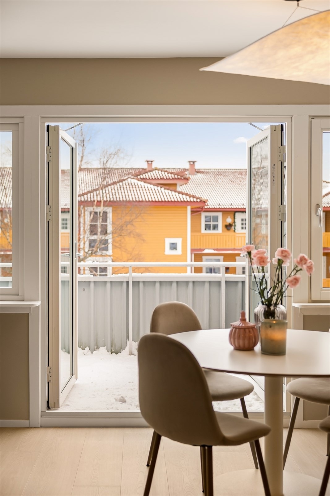 Innvendige overflater i leiligheten er renovert i perioden 2025-2026. Galleribilde