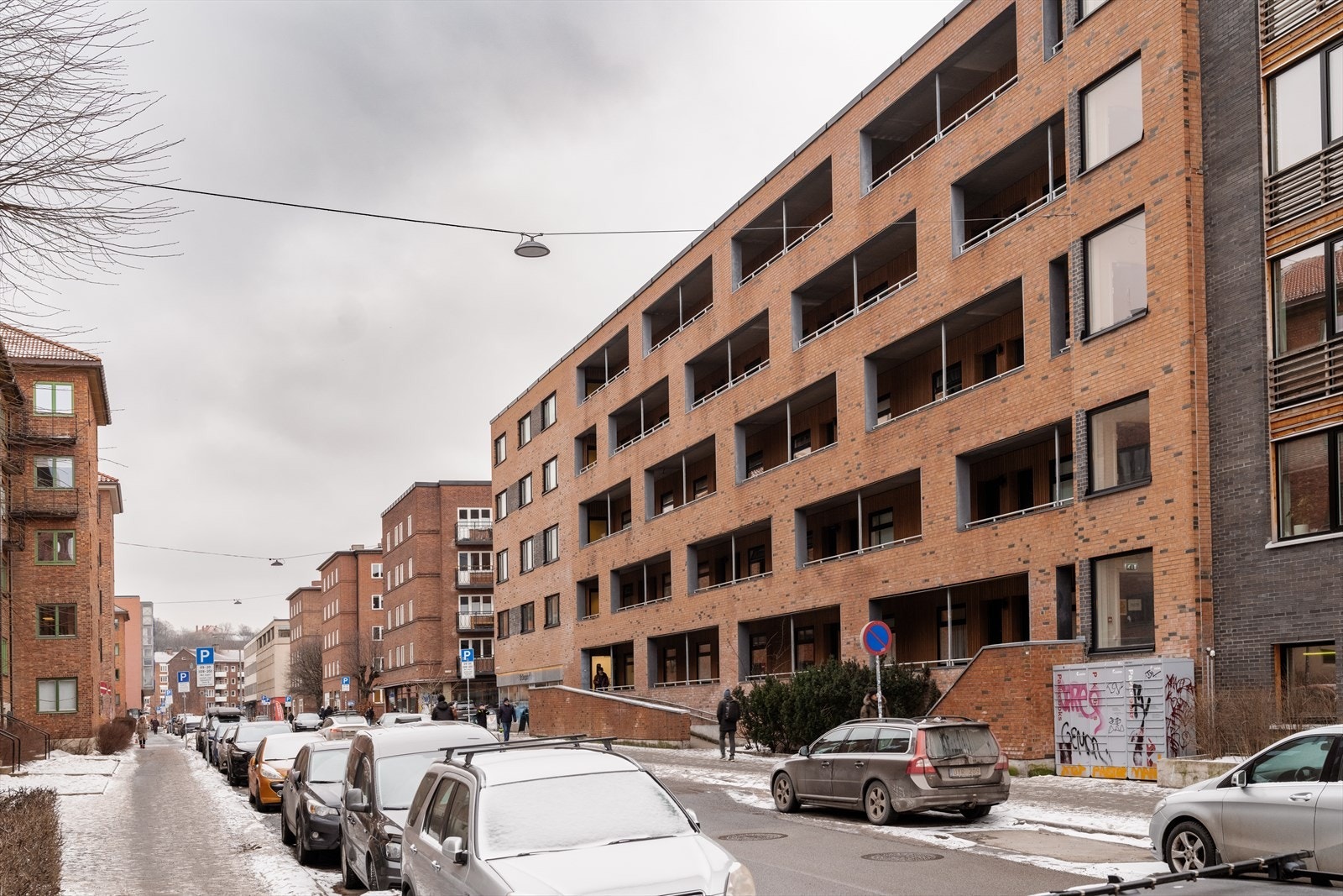 Eiendommen ligger sentralt til på Rodeløkka, med dagligvarebutikker som Spar og Kiwi i gangavstand. Galleribilde