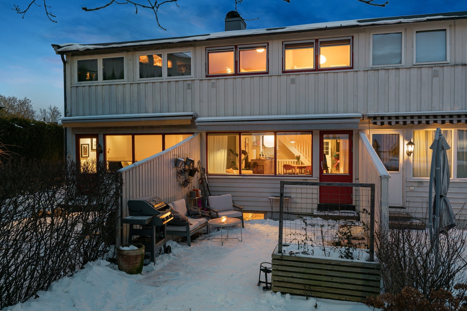 Velkommen til et attraktivt og godt vedlikeholdt rekkehus i et veletablert og familievennlig bomiljø på Høyenhall (Foto: Kevin Fauske v/ Fotostallen) Galleribilde