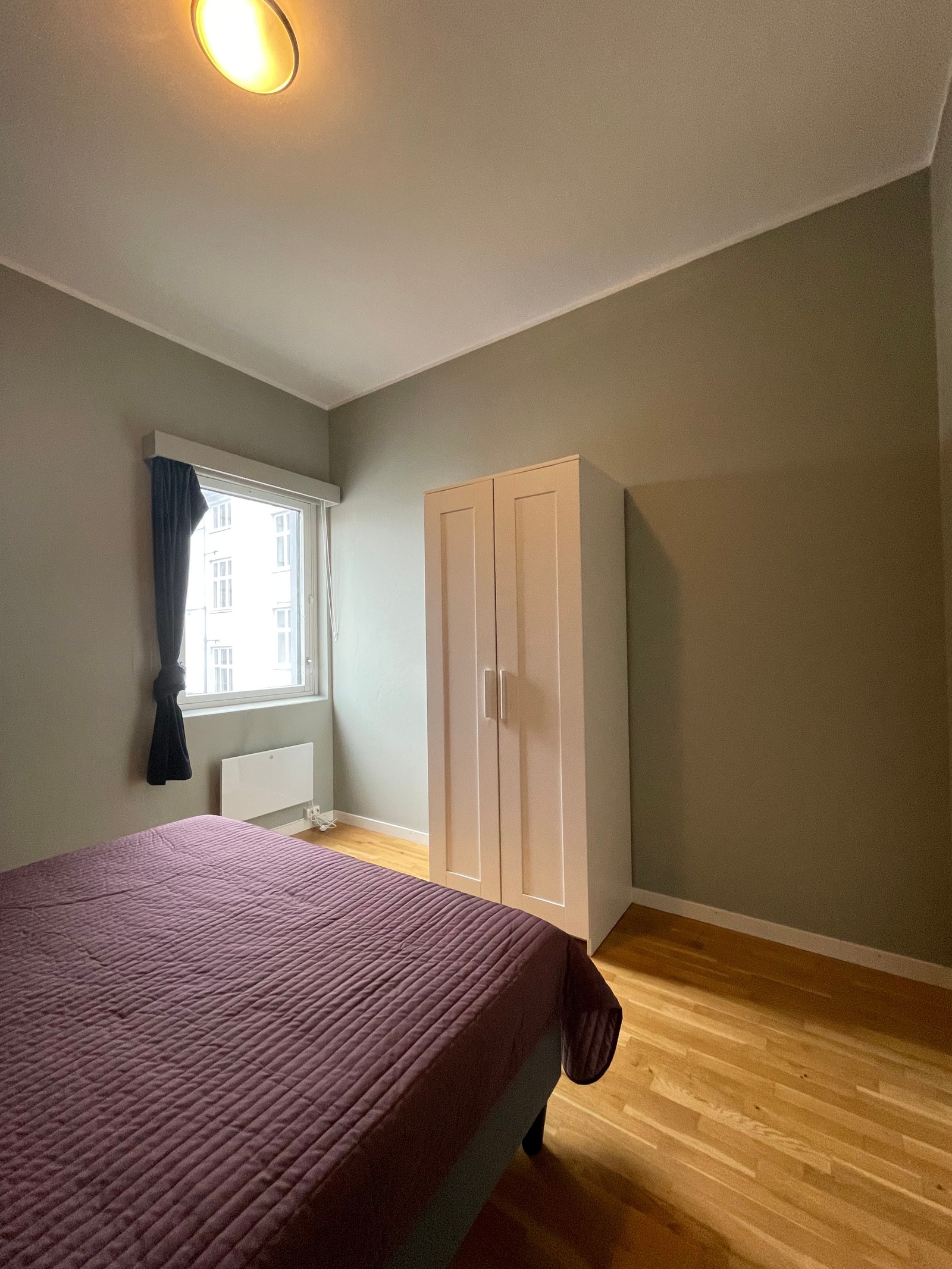 Vender ut mot lukket bakgård. Galleribilde