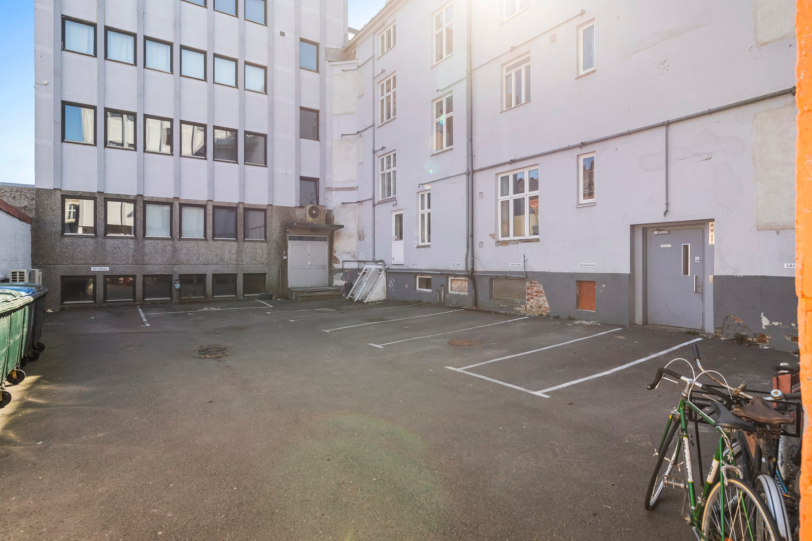 Bakgård Galleribilde