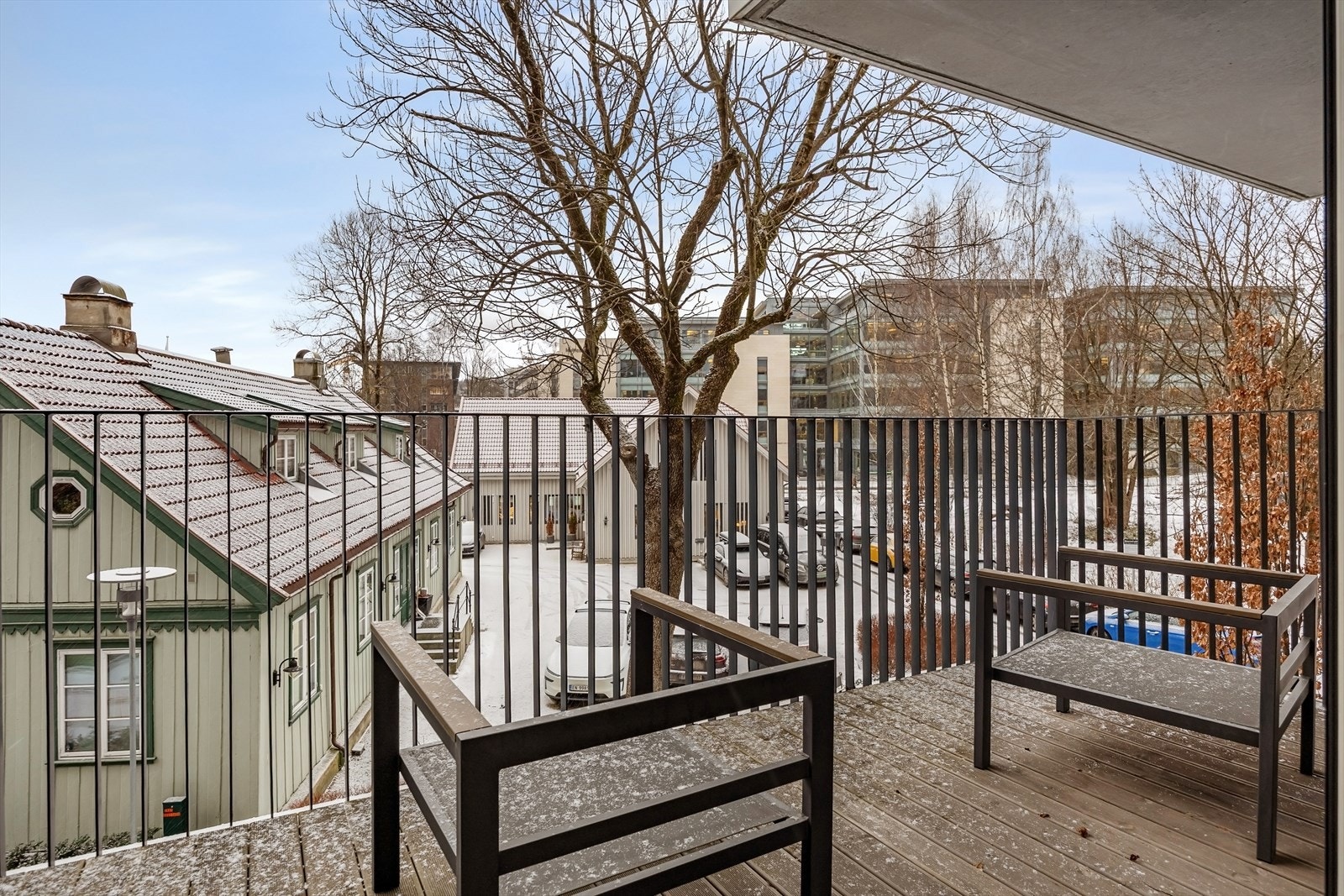 Stor solrik balkong på 9 kvm med plass til sittegruppe og grill Galleribilde