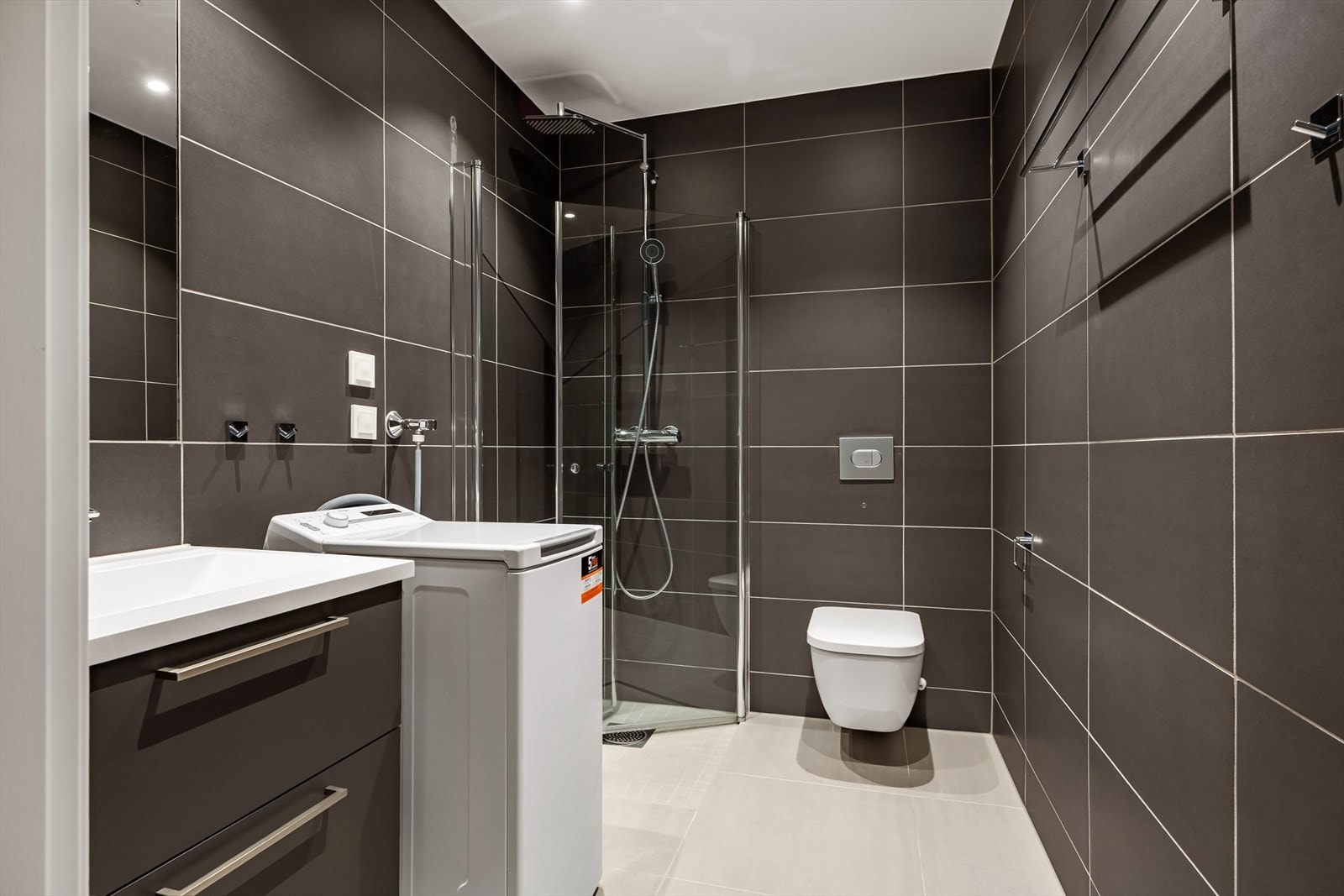 Leiligheten har to bad som gir ekstra komfort og fleksibilitet i hverdagen Galleribilde