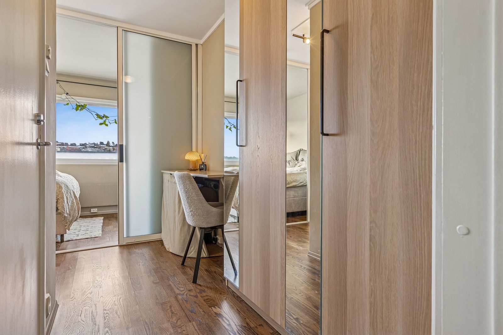 Det følger med en bod i kjeller. Her er det også felles vaskerom. Galleribilde