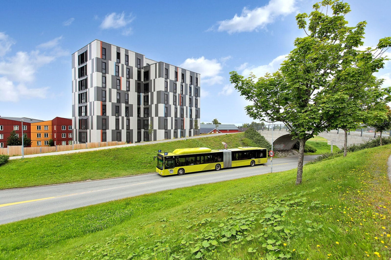 Leiligheten ligger i nærheten av en rekke busstopp. Galleribilde