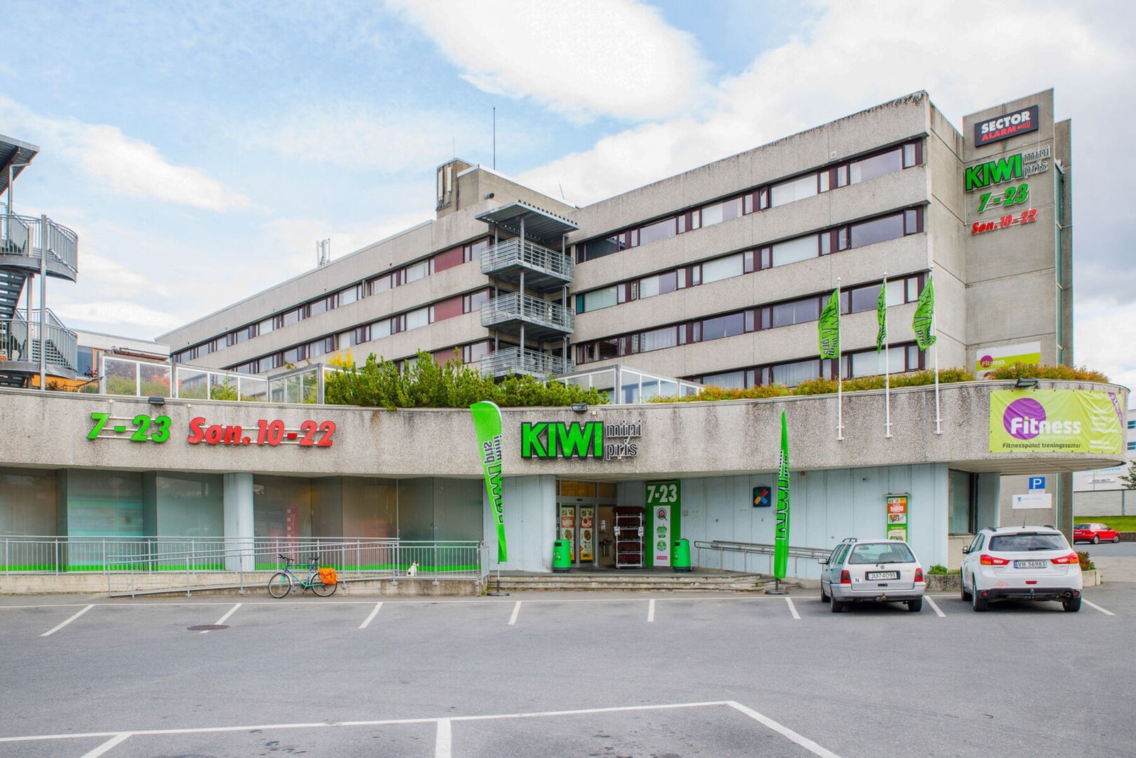 I 1.etasjen har du både dagligvarebutikk og treningssenter. Galleribilde