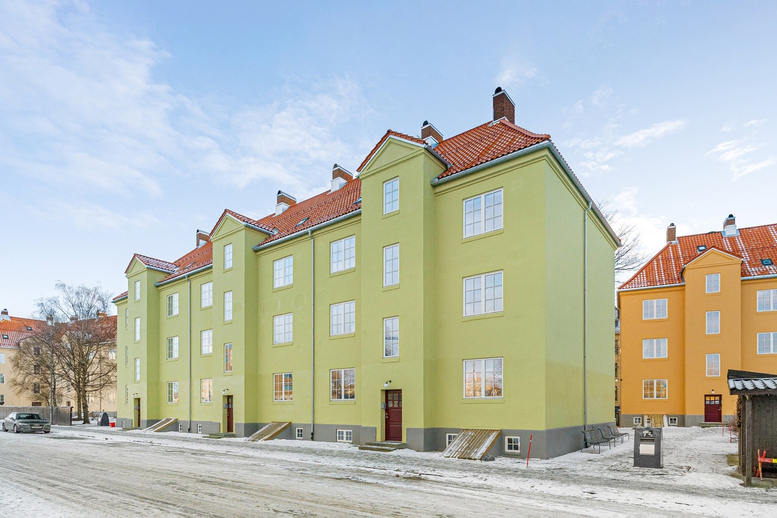 Boligen er en del av et sjarmerende og velholdt borettslag. Galleribilde