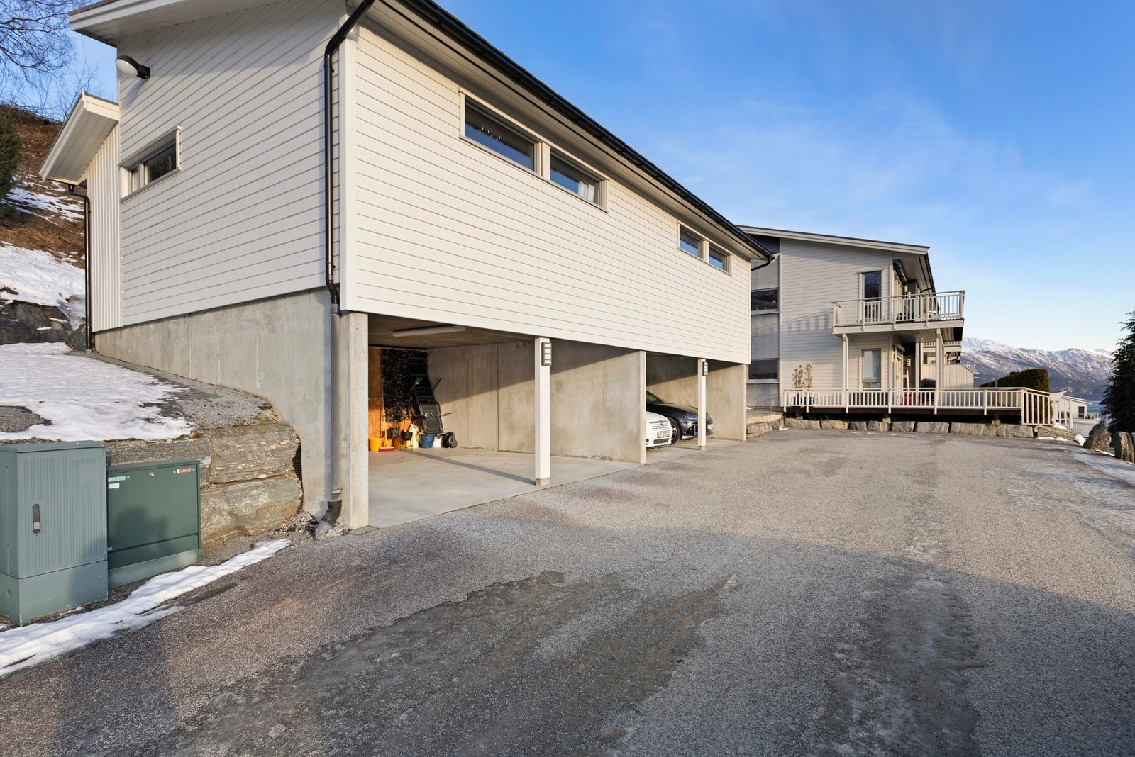 Parkering i felles carport-/garasjeanlegg Galleribilde