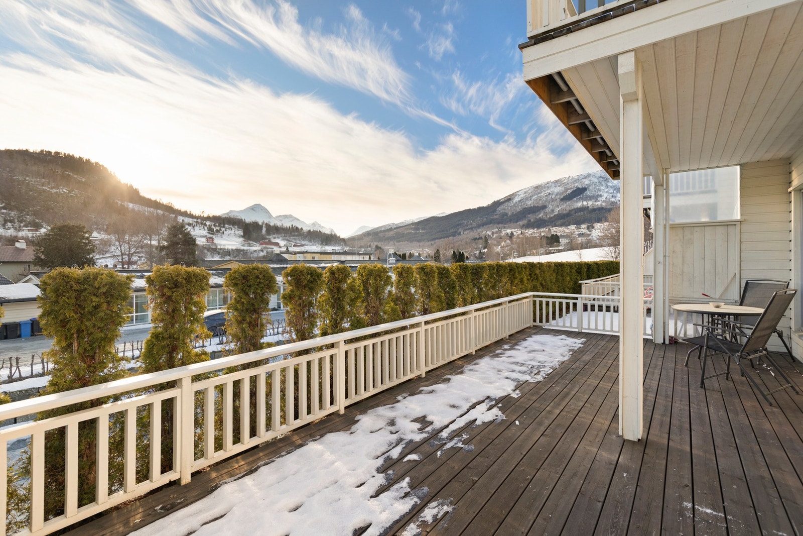 Romslig veranda Galleribilde