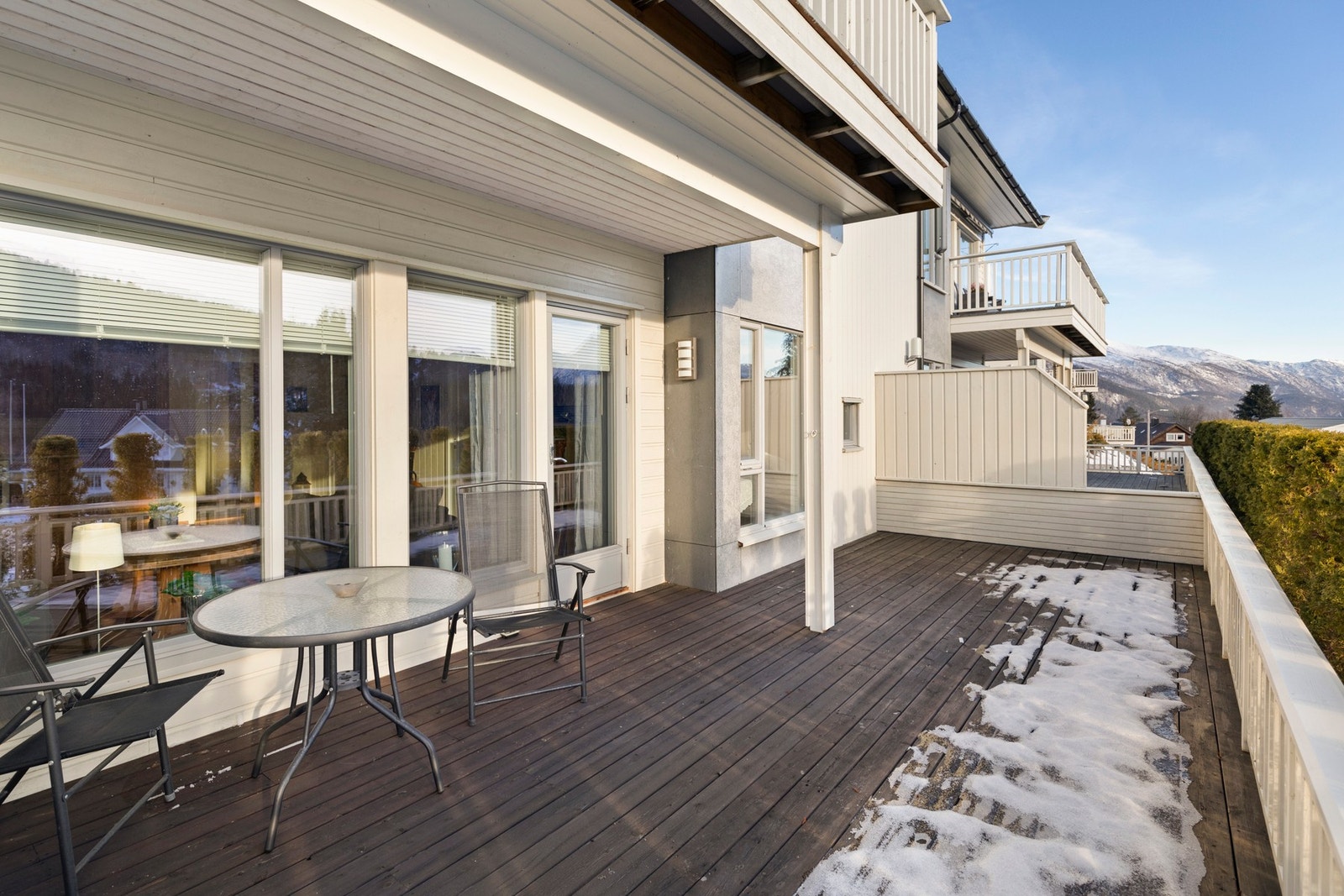 Verandaen er på hele 25 kvm, og er delvis overbygd Galleribilde