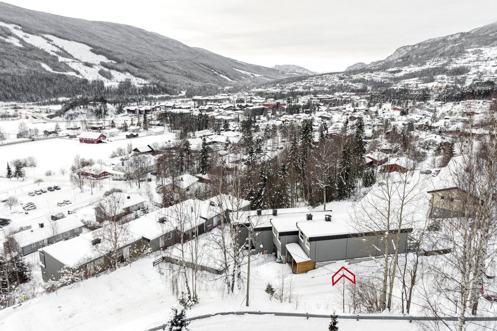 Leiligheten ligger i et fint turområde og har en sentrumsnær beliggenhet. Galleribilde