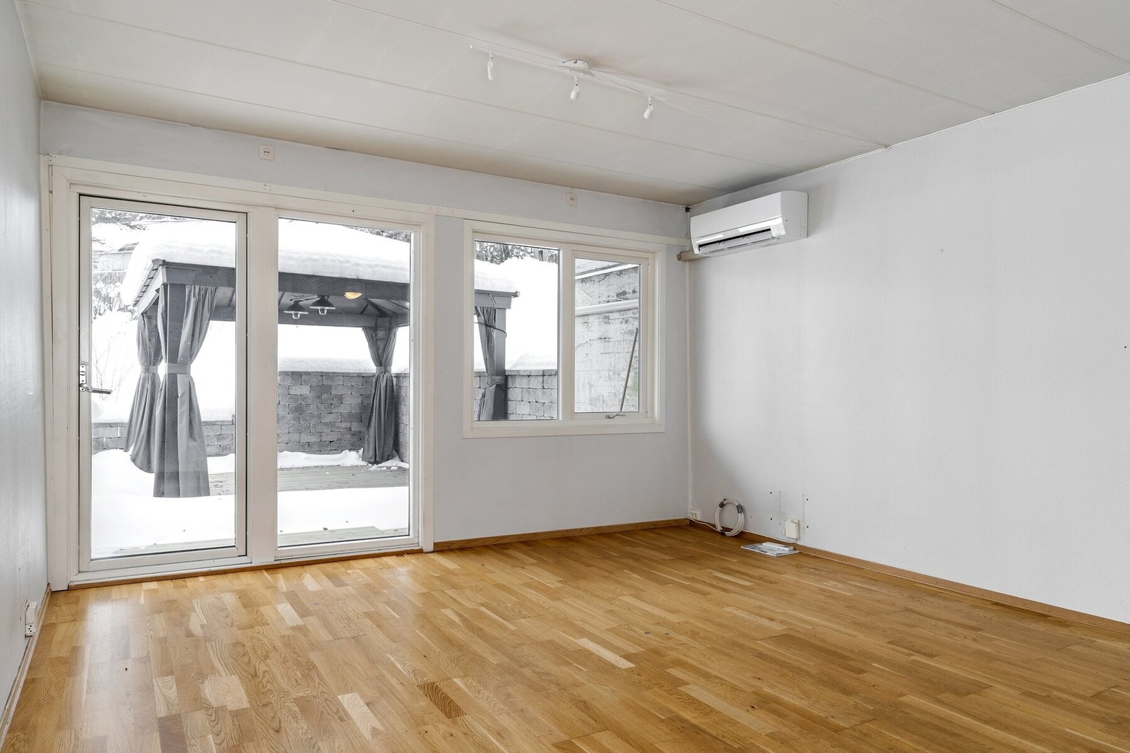 Det ble montert varmepumpe i stuen i 2025. Galleribilde