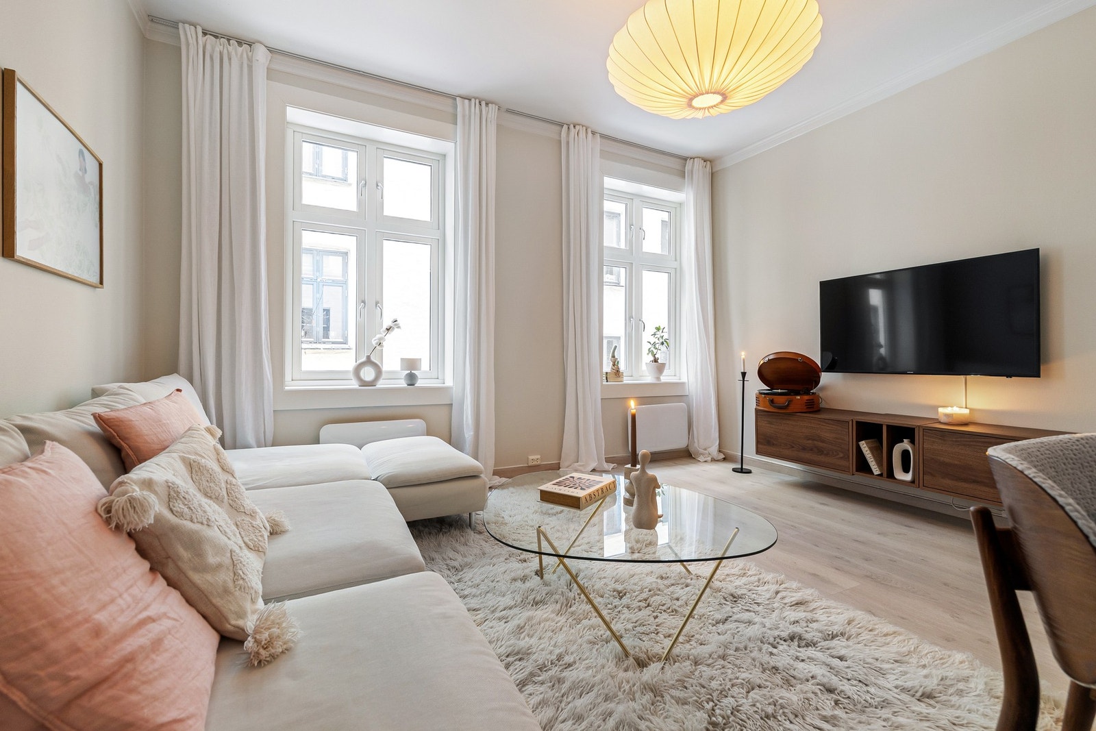 Klassisk 2-roms med generøs takhøyde, god planløsning og sjarmerende detaljer!
Foto: Aakermann Photography (André Aakermann) Galleribilde