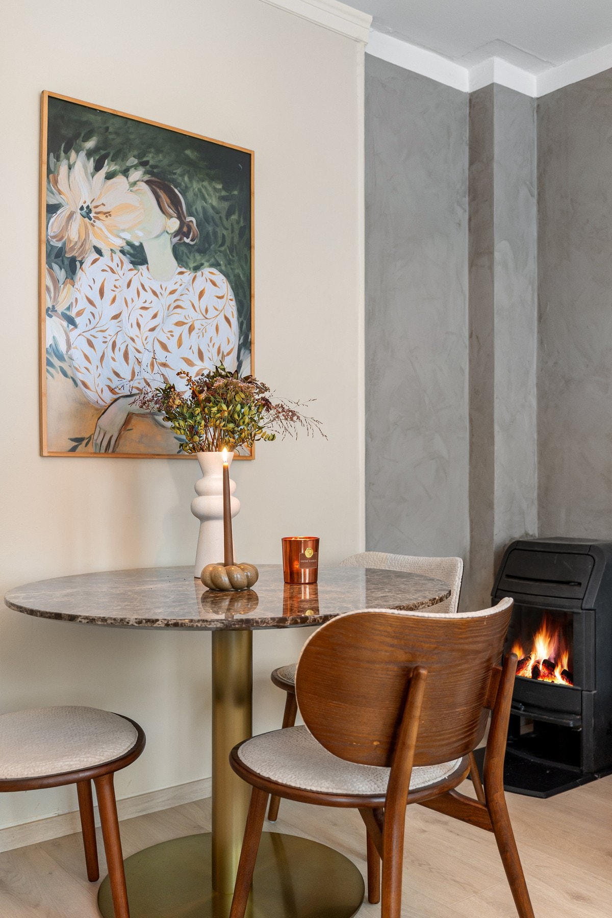 Peisovn i stue. Det er foretatt piperehabilitering i 2025. Galleribilde