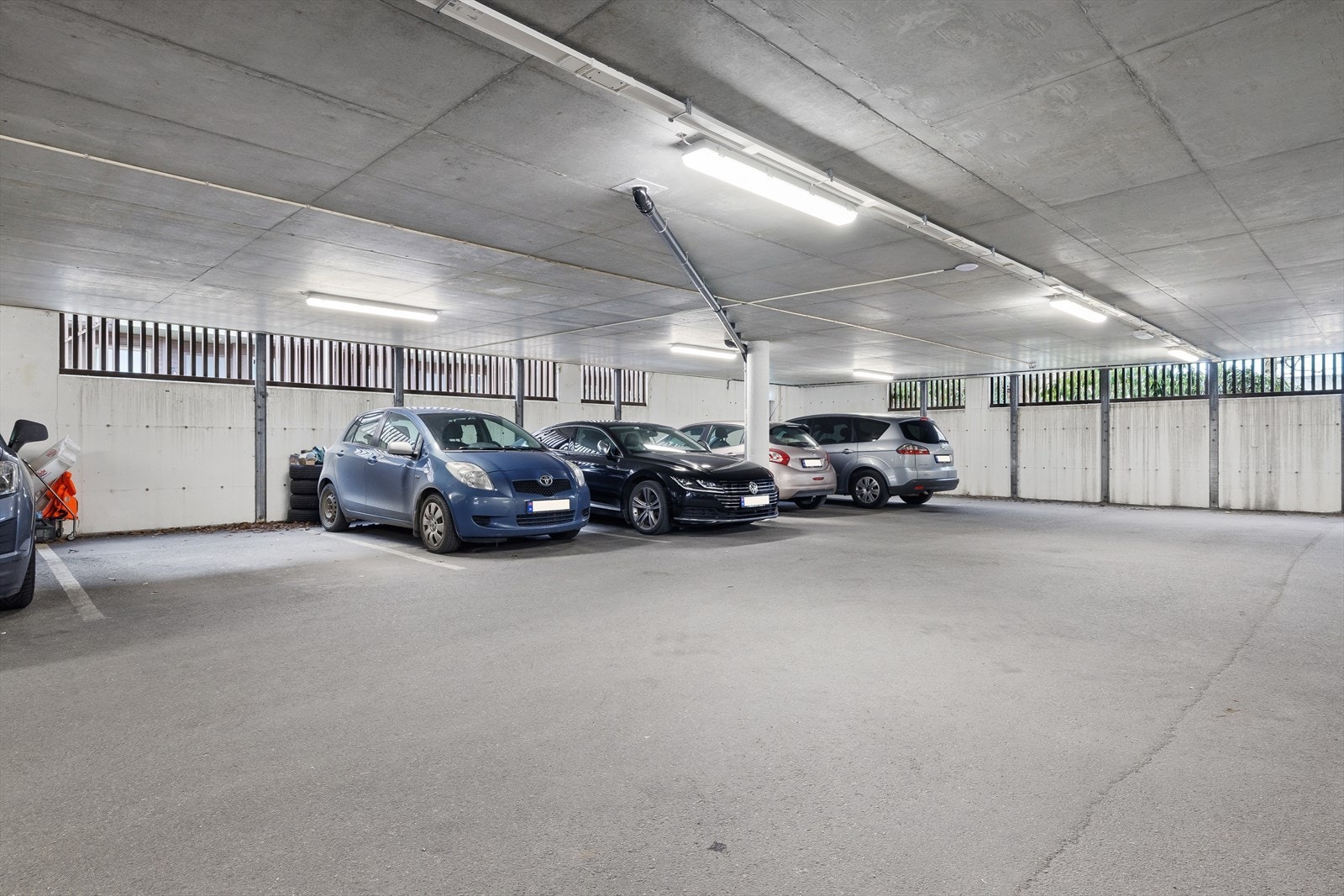 1 fast plass i lukket parkeringsanlegg Galleribilde