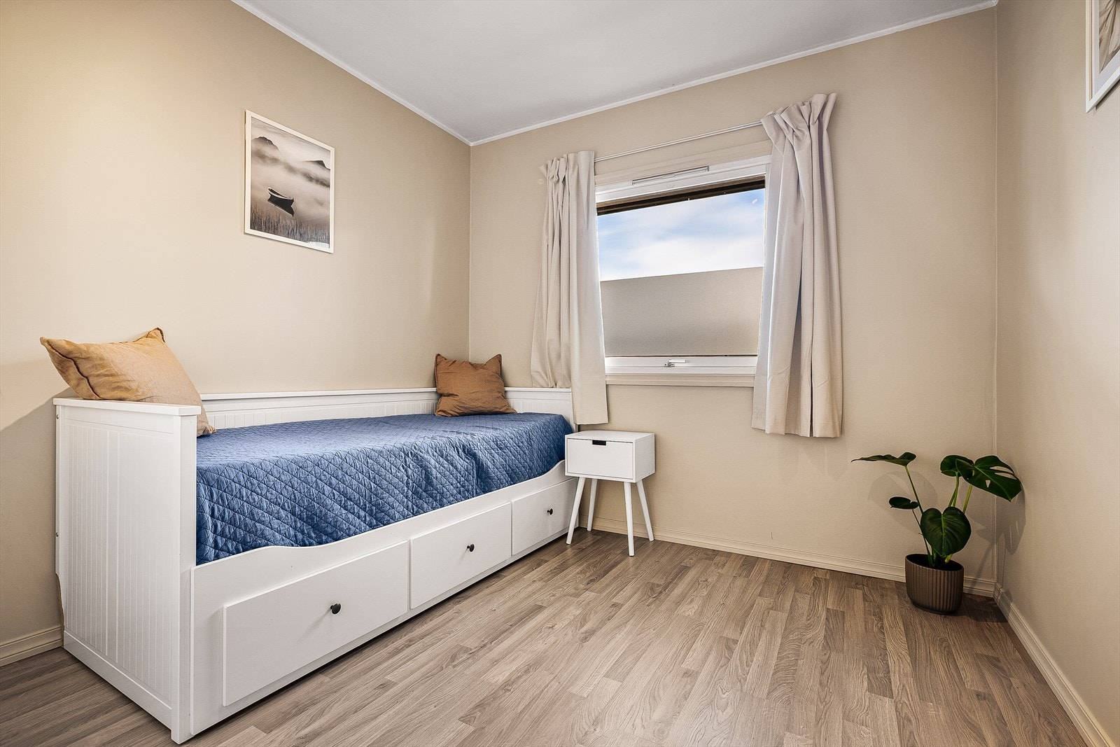 Soverom nr. 2 fungerer bra som barnerom, gjesterom eller kontor. Galleribilde