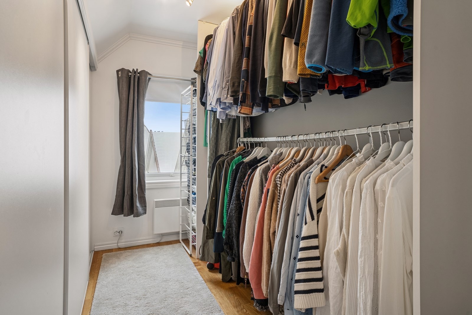 Soverom/ omkledningsrom. Galleribilde