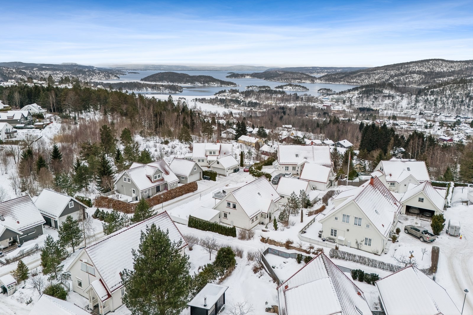 Flotte turområder i skog og mark, samt nærhet til bade- og fiskemuligheter langs Oslofjorden. Galleribilde