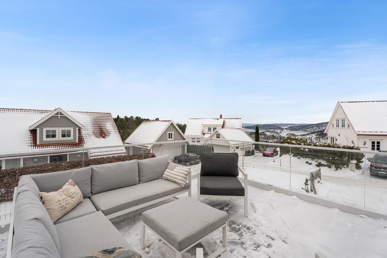 Uteplassene legger til rette for å nyte finværsdagene utendørs. Galleribilde