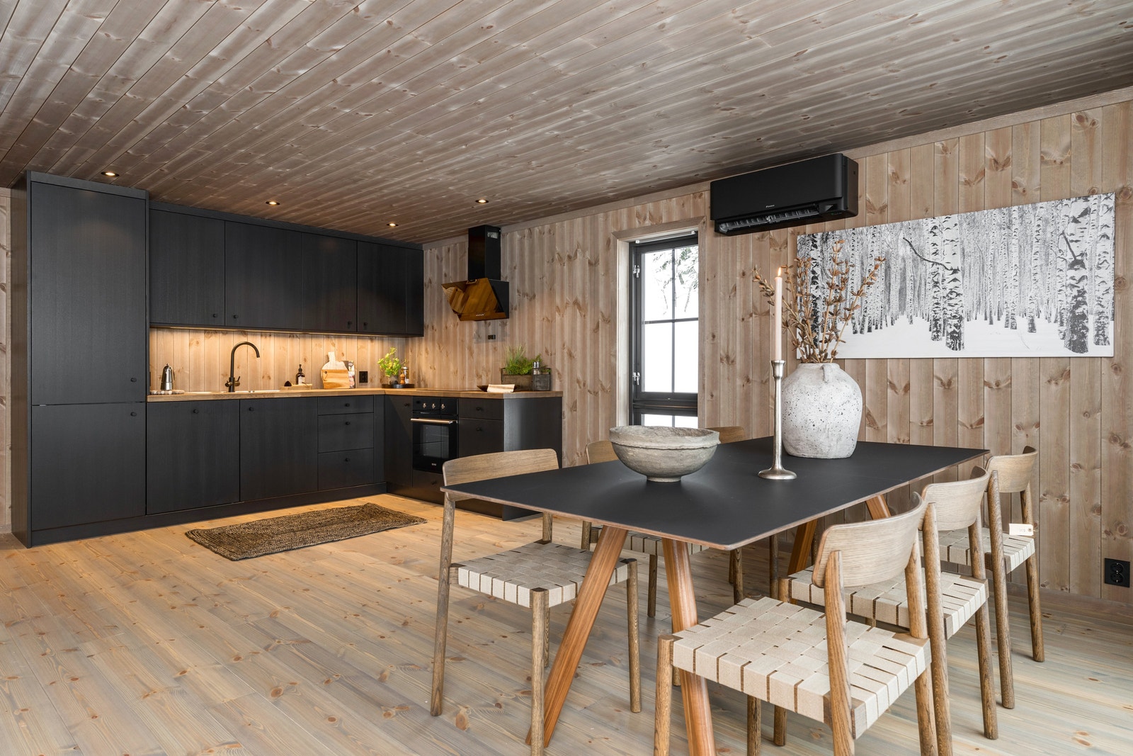 Montert varmepumpe på vegg Galleribilde