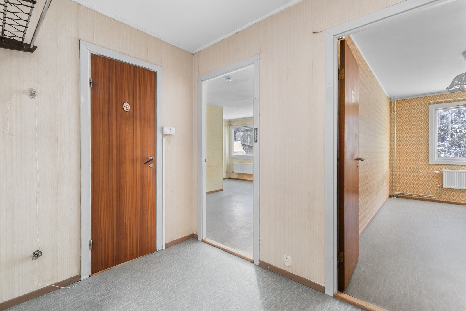 Fra entreen er det adkomst til stue, soverom og bad. Galleribilde