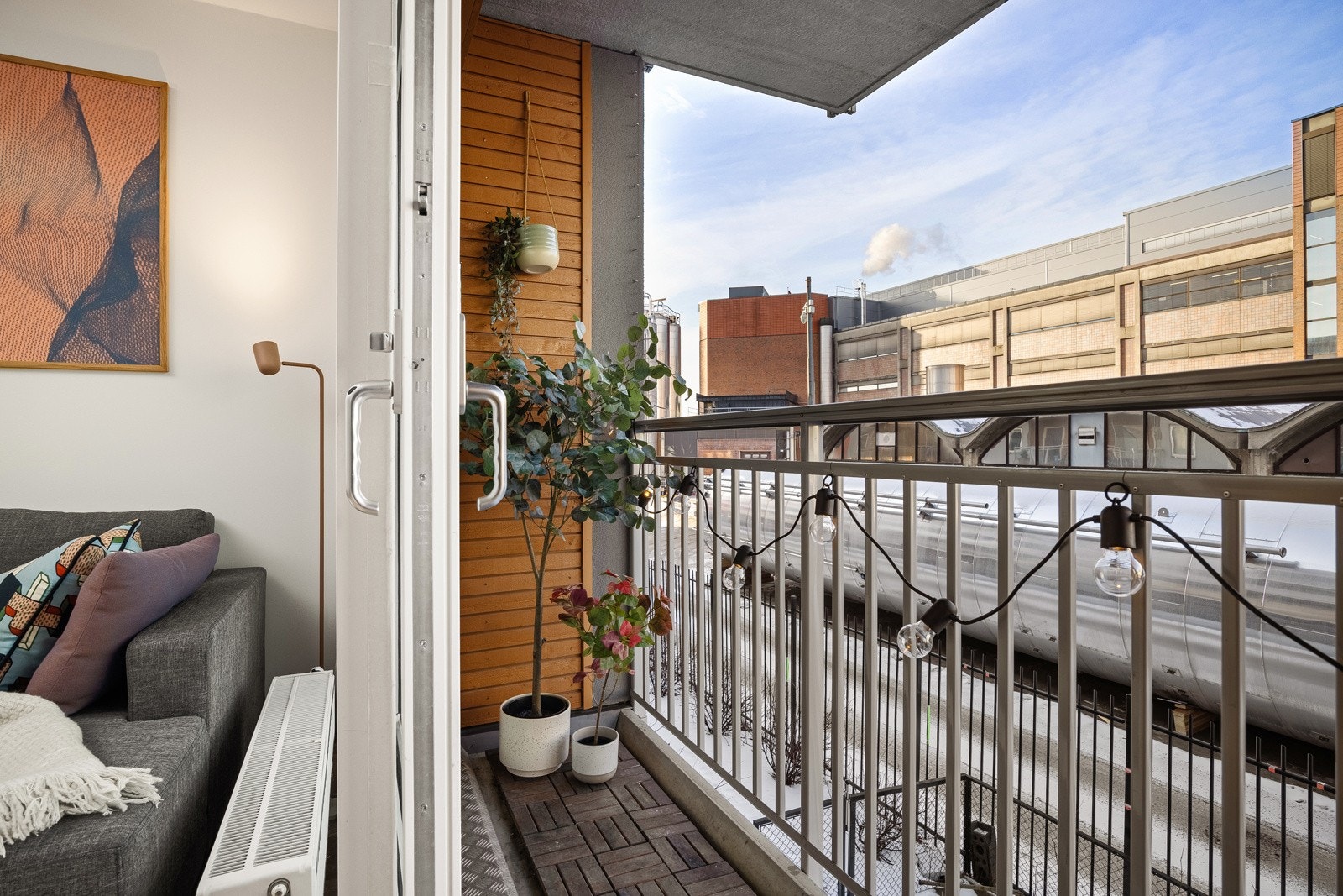 - Balkongen har sol fra ca kl 16:00 - 19:00 sommerstid - Galleribilde