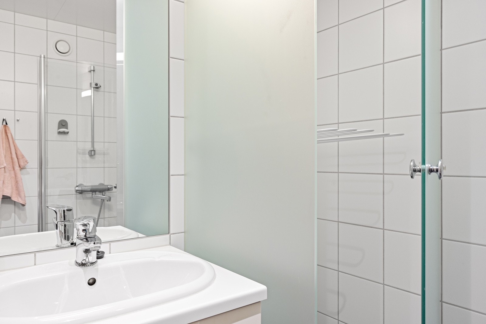 - Takstmann har gjort fuktsøk i badet. Det ble ikke oppdaget forhold som kan tolkes til fuktskade - Galleribilde