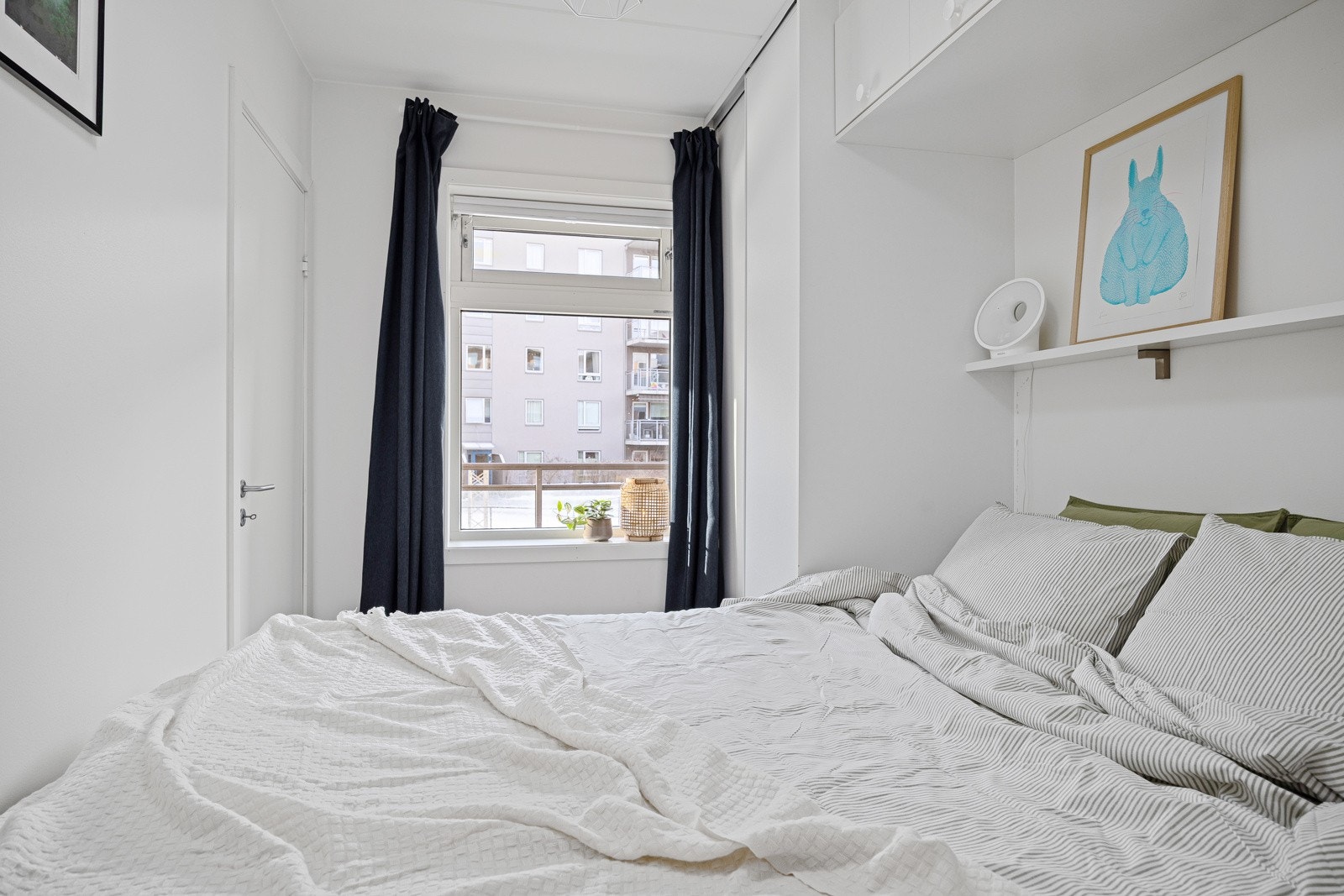 - Soverommet vender mot rolig, indre gårdsrom - Galleribilde