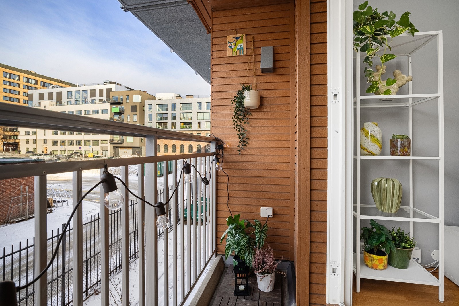 - Plass til liten sittegruppe og beplantning - Galleribilde