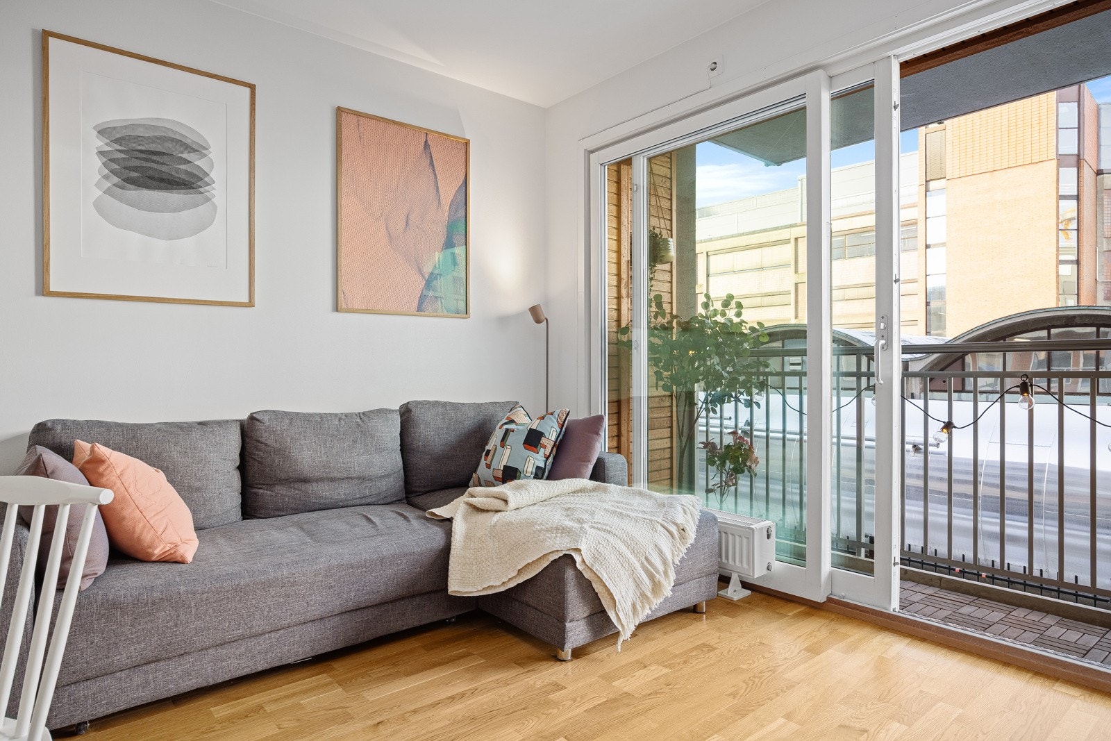 - Leiligheten er gjennomgående og ligger perfekt til i 2. etasje med heisadkomst - Galleribilde