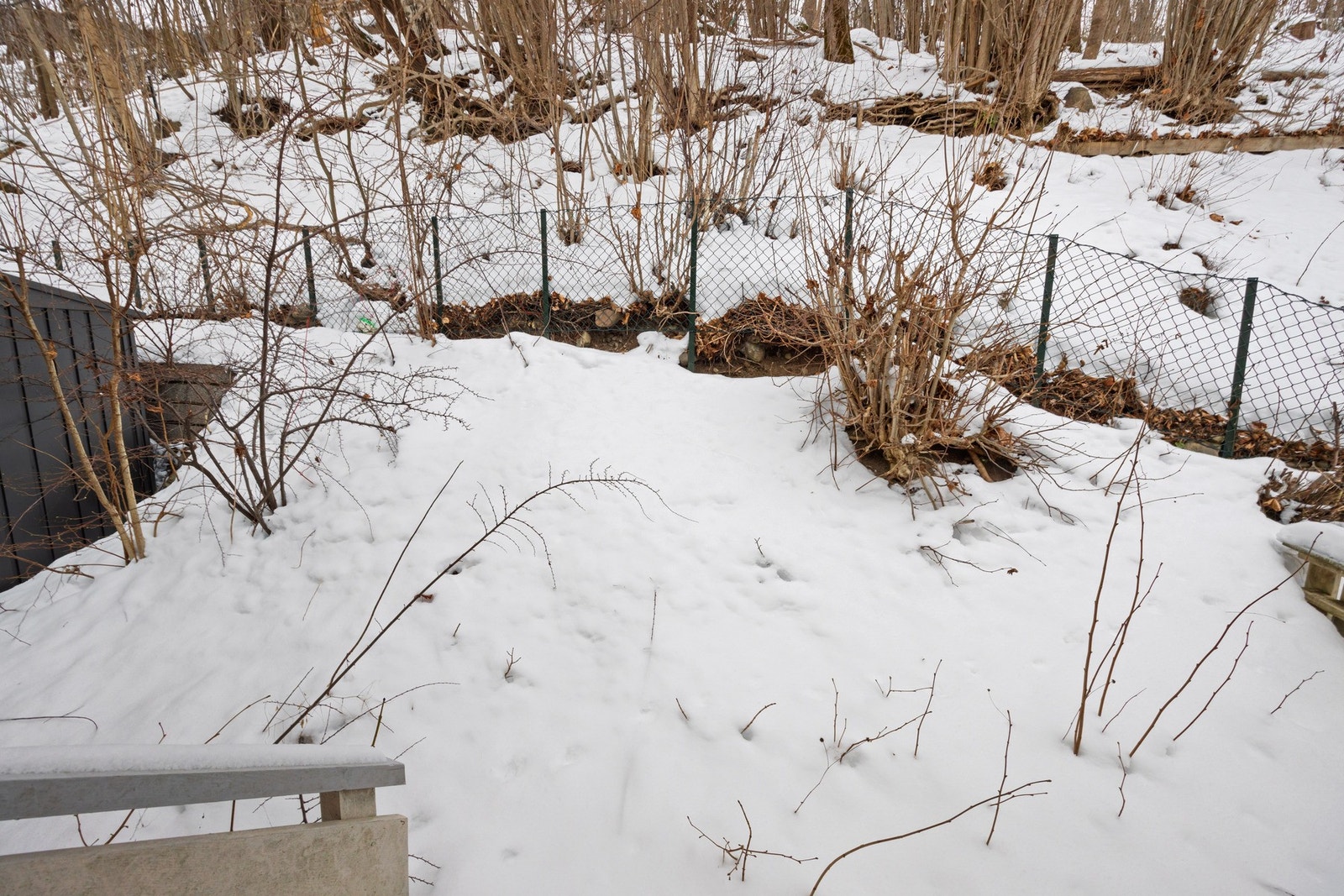 Soverommet i andre etasje har utgang til hagen på baksiden av boligen. Galleribilde