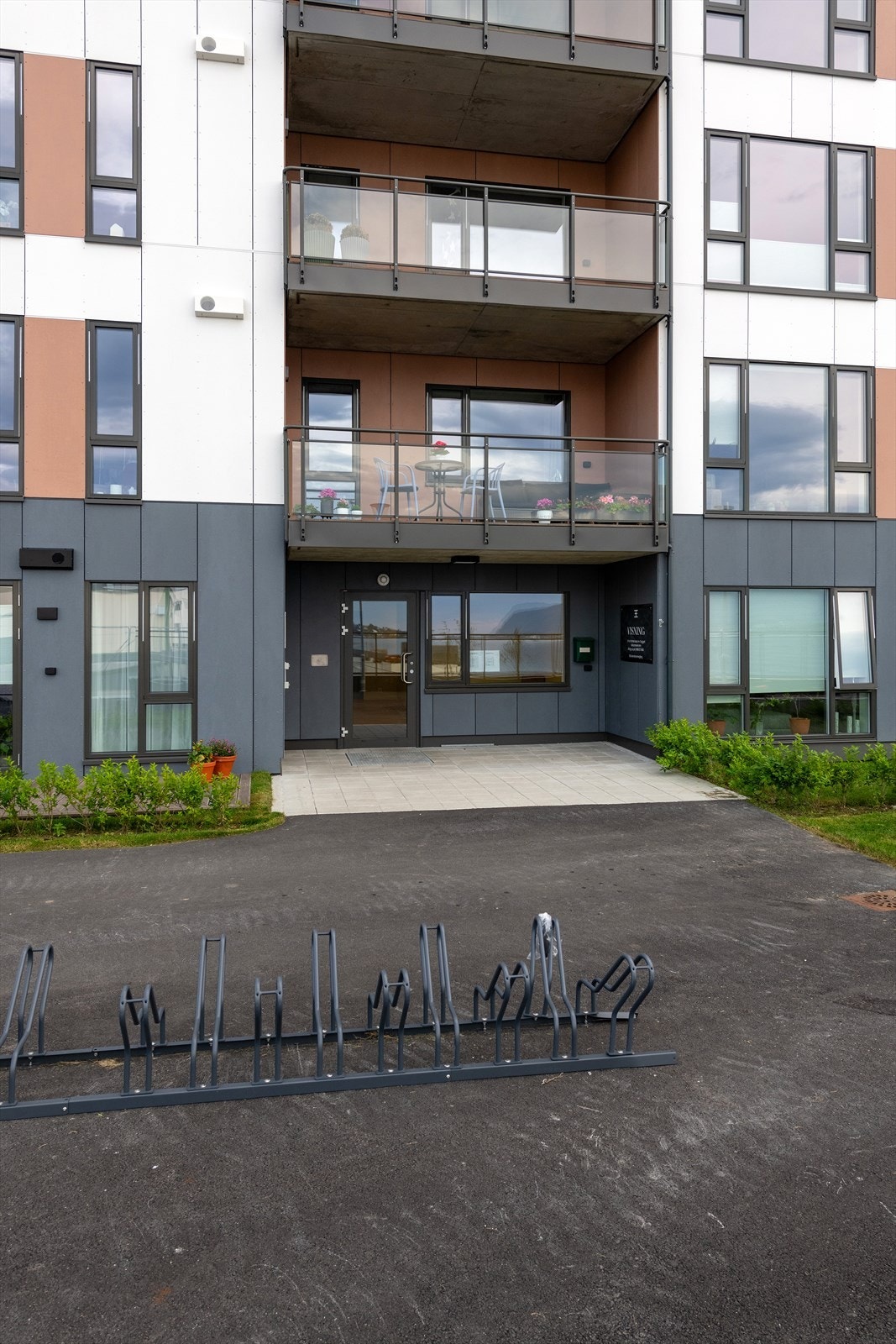 Overbygd Inngangsparti mot vest Galleribilde