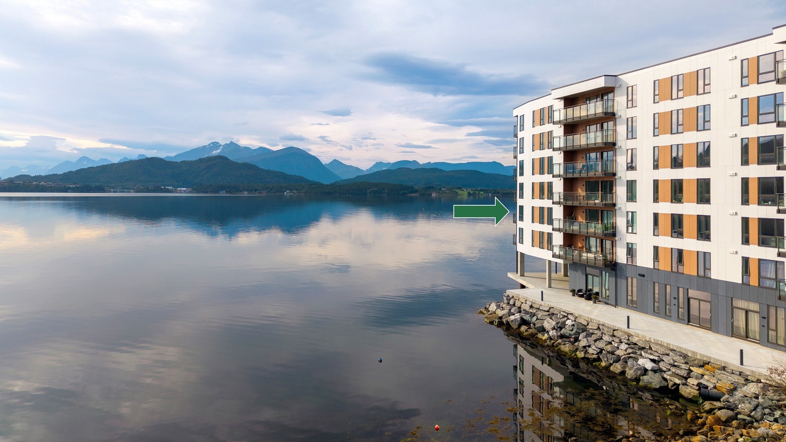 Dronebilde av fasade øst Galleribilde