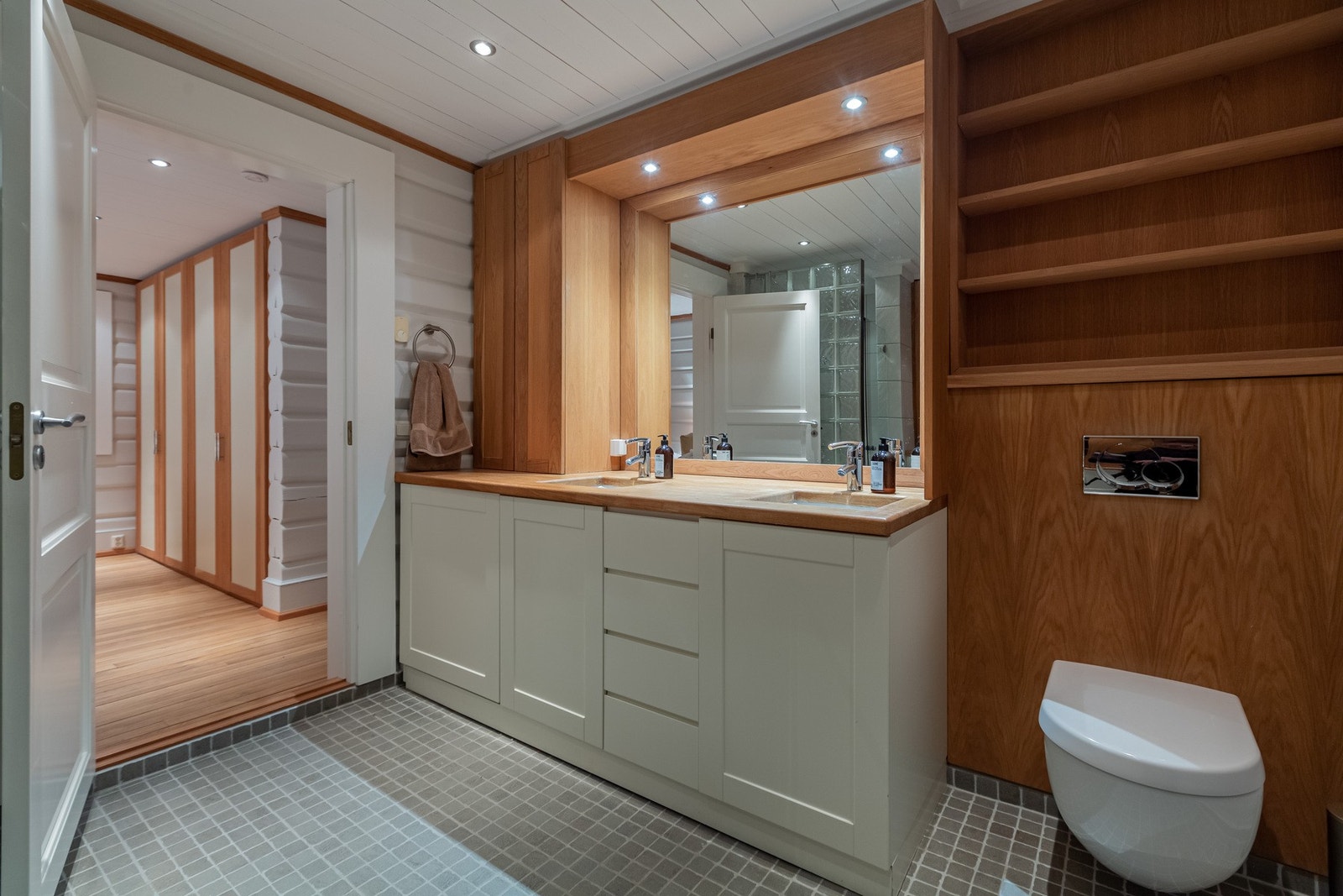 Bad tilhørende master soverom. Galleribilde