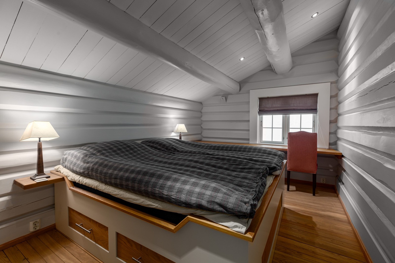 Soverom nr. 6 i loftetasje. Galleribilde
