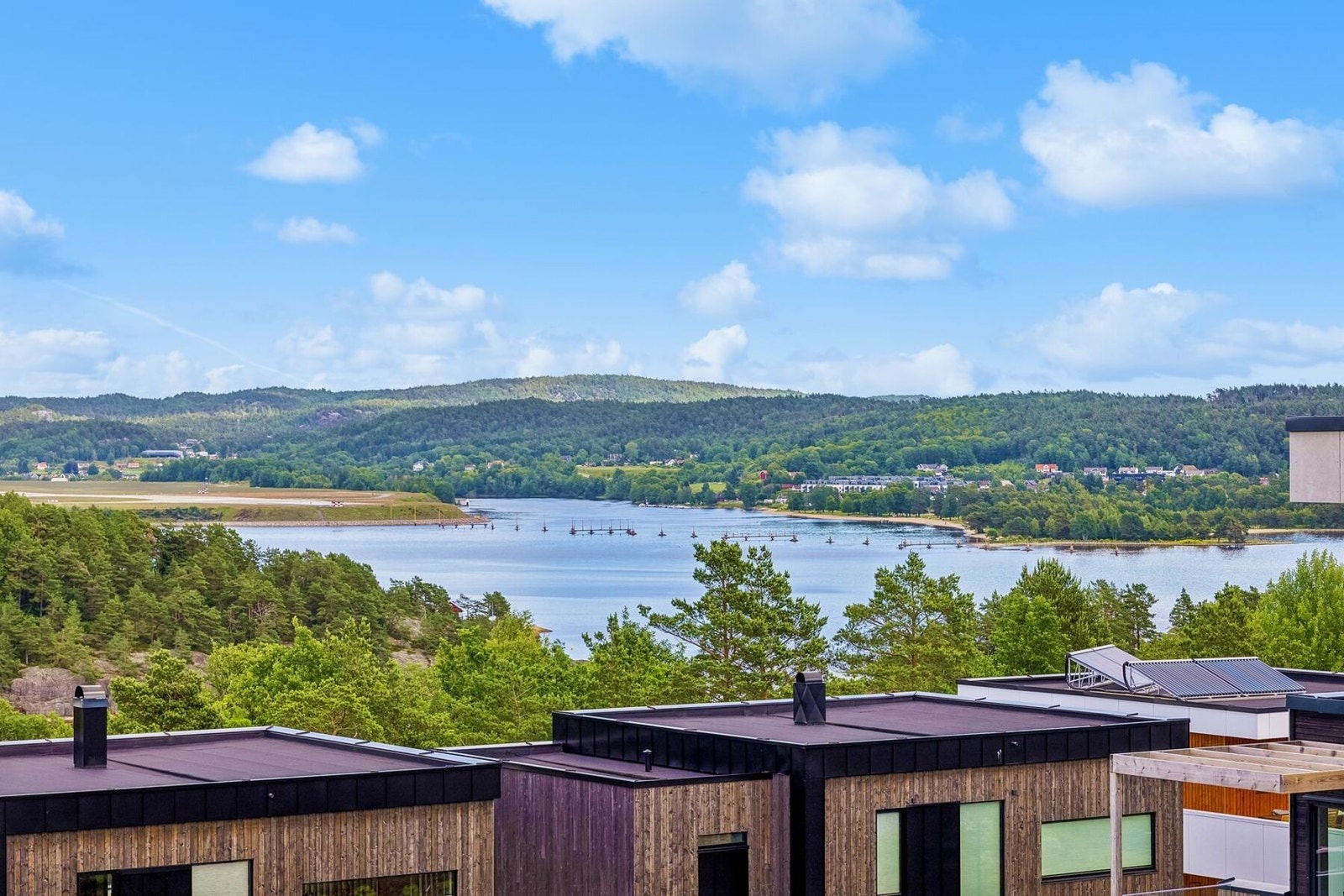 Utsikt mot Kjevik. Galleribilde