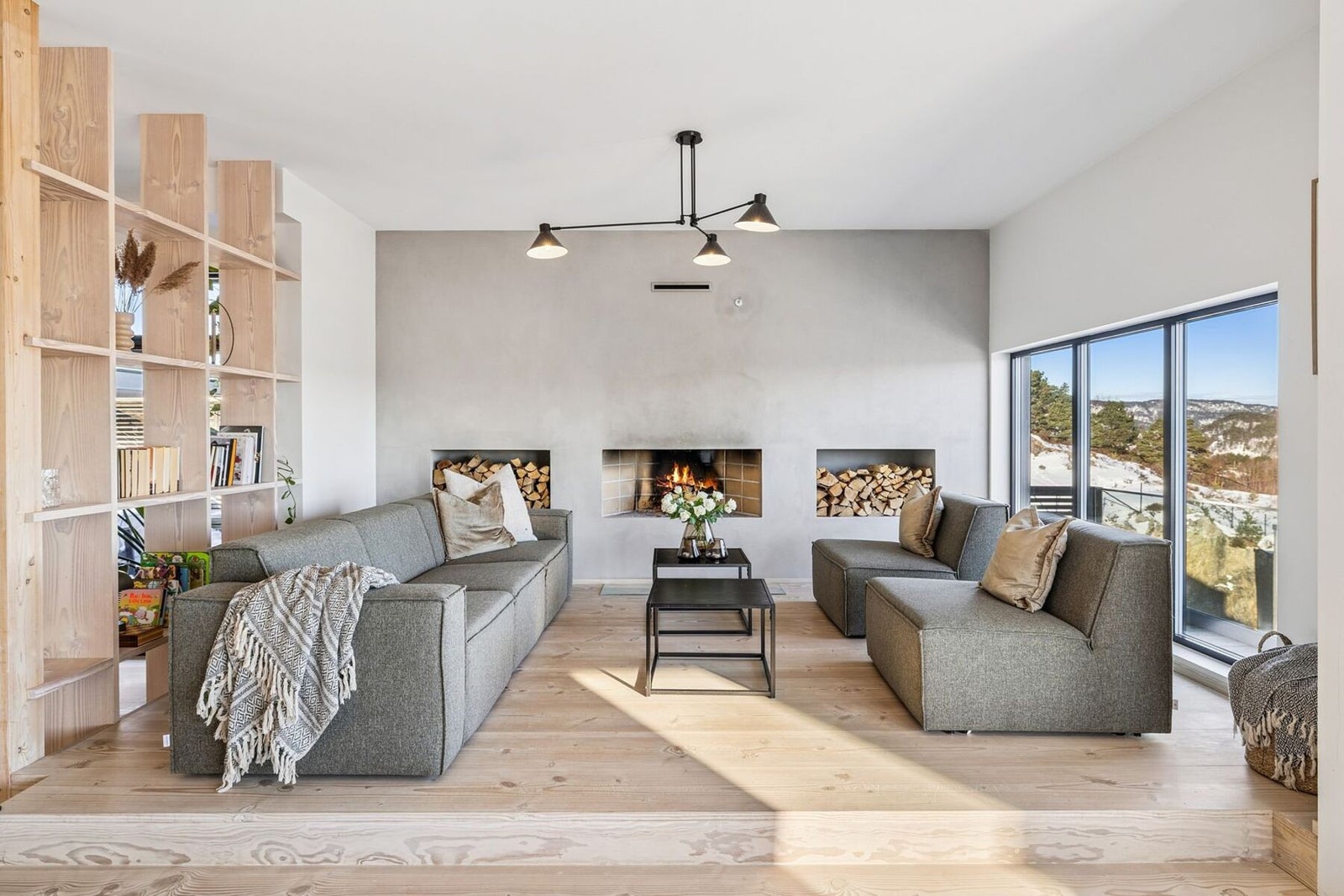 Lekker stue med innebygd peis. Galleribilde