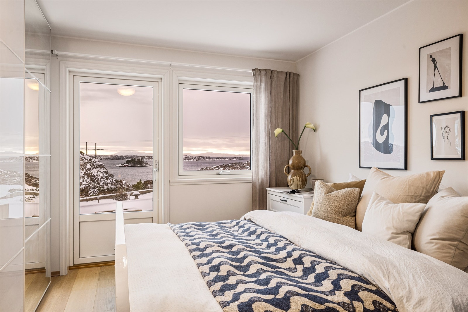 - I tillegg til at utsikten er nydelig og at man kan våkne til morgensol kan den friske havbrisen bidra til å redusere stress og forbedre søvnen. - Galleribilde