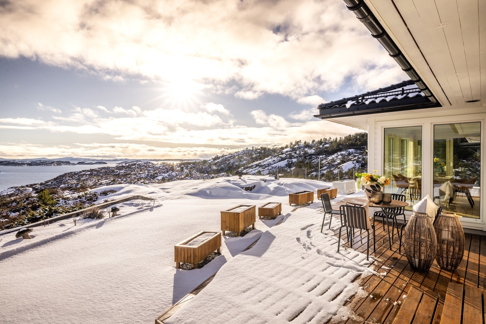 - Det er ingen innsyn og og man får sol i front fra morgen til seint på kveld - Galleribilde