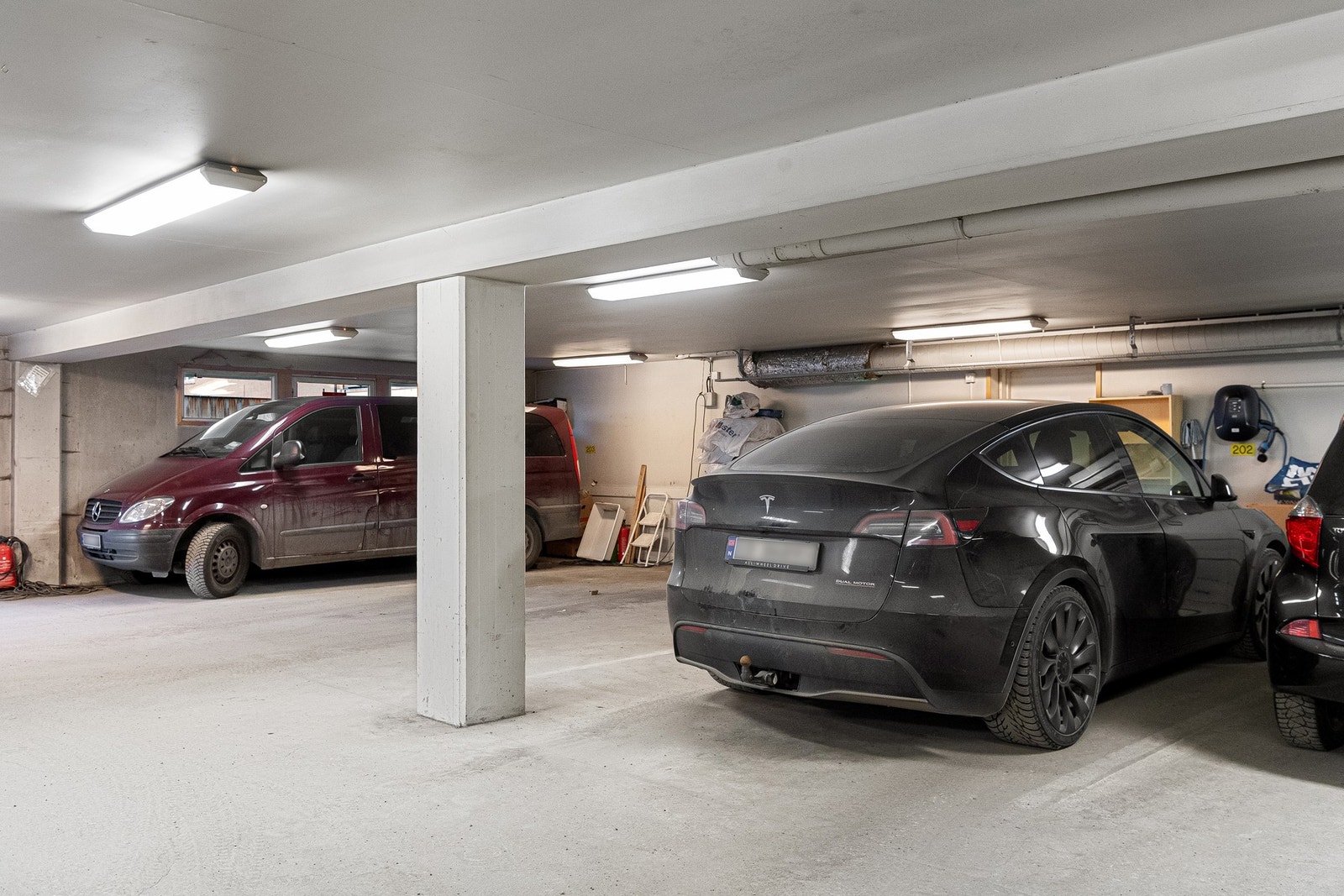 Garasjeplass i felles garasjeanlegg følger leiligheten. Galleribilde