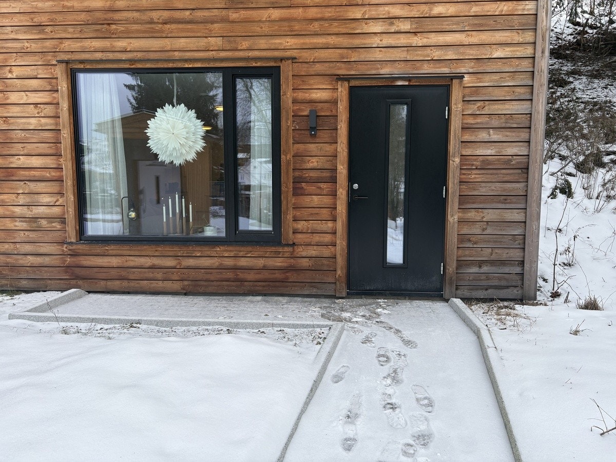 Vestvendte vinduer fra soverom og stue Galleribilde