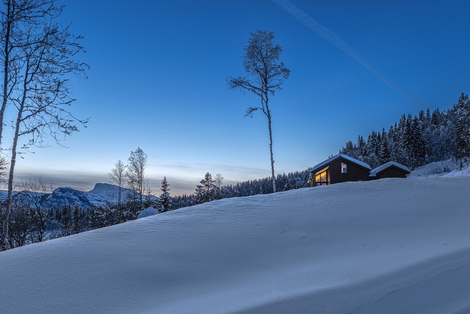 Ønsker du å kjøpe ferdig hytte? På tomt nr 3. Link til annonse:
https://www.finn.no/realestate/planned/ad.html?finnkode=424904613 Galleribilde