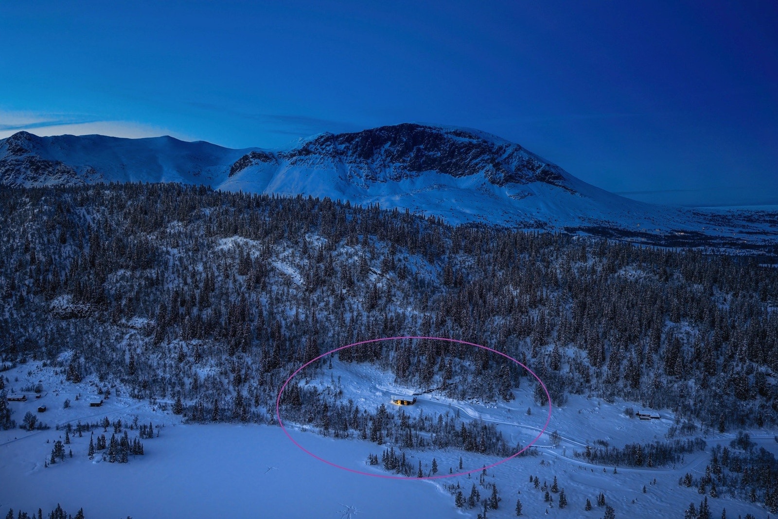 Blåtimen. Fantastisk beliggenhet. Galleribilde